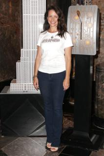 Kristin Davis feet photo thumbnail