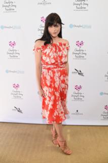 Selma Blair feet photo thumbnail