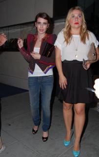 Emma Roberts feet photo thumbnail