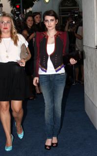 Emma Roberts feet photo thumbnail