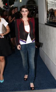 Emma Roberts feet photo thumbnail