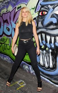 Ashley Roberts feet photo thumbnail