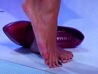 Caterina Balivo feet photo thumbnail
