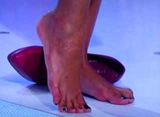 Caterina Balivo feet photo thumbnail