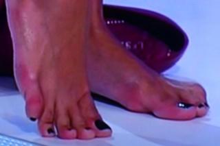 Caterina Balivo feet photo thumbnail