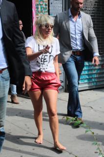 Lady Gaga feet photo thumbnail