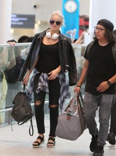 Debby Ryan feet photo thumbnail