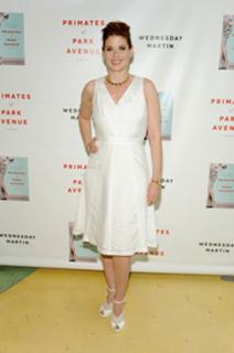 Debra Messing feet photo thumbnail