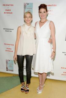 Debra Messing feet photo thumbnail