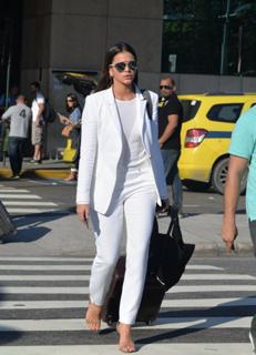 Bruna Marquezine feet photo thumbnail