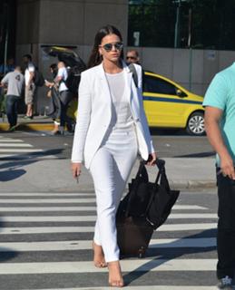 Bruna Marquezine feet photo thumbnail