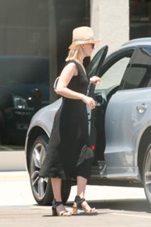 January Jones feet photo thumbnail