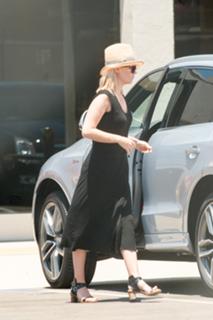 January Jones feet photo thumbnail