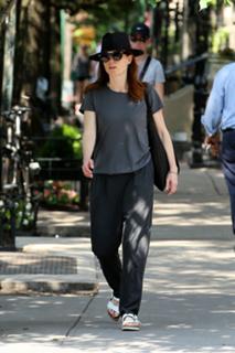 Julianne Moore feet photo thumbnail