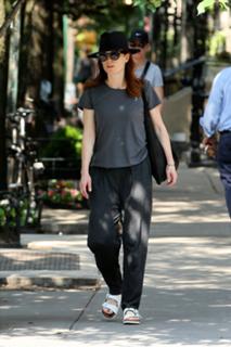Julianne Moore feet photo thumbnail