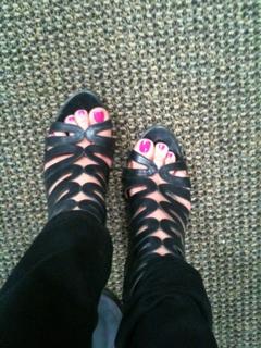 Virginia Madsen feet photo thumbnail