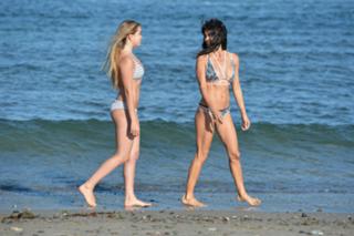 Brooke Burke feet photo thumbnail