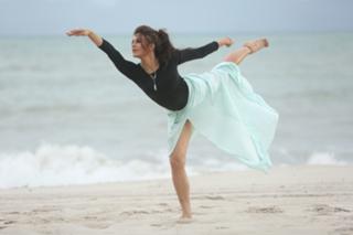 Jacqueline Fernandez feet photo thumbnail