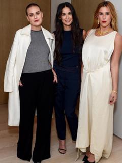 Demi Moore feet photo thumbnail