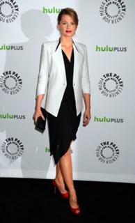 Stana Katic feet photo thumbnail