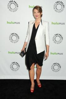 Stana Katic feet photo thumbnail