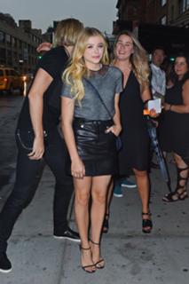 Chloë Grace Moretz feet photo thumbnail