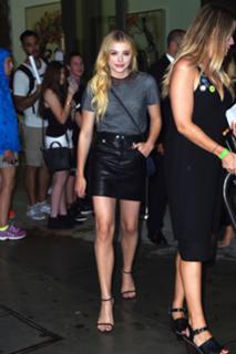 Chloë Grace Moretz feet photo thumbnail