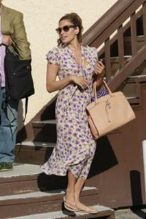 Eva Mendes feet photo thumbnail