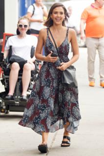 Jessica Alba feet photo thumbnail