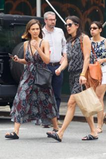 Jessica Alba feet photo thumbnail