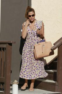 Eva Mendes feet photo thumbnail