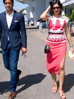 Freida Pinto feet photo thumbnail