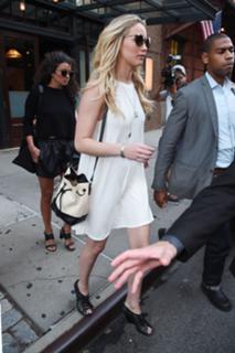 Jennifer Lawrence feet photo thumbnail