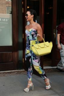 Demi Lovato feet photo thumbnail
