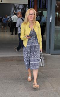Gillian Anderson feet photo thumbnail