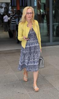 Gillian Anderson feet photo thumbnail
