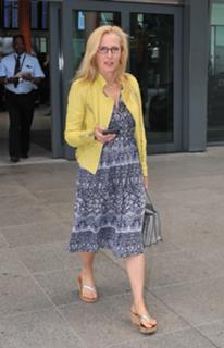 Gillian Anderson feet photo thumbnail