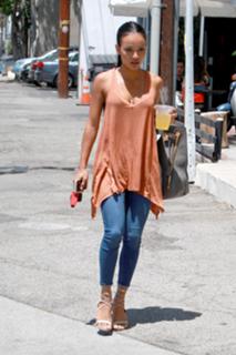 Karrueche Tran feet photo thumbnail