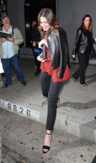 Mandy Moore feet photo thumbnail