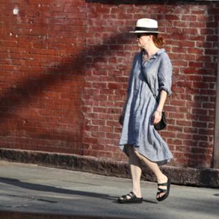 Julianne Moore feet photo thumbnail