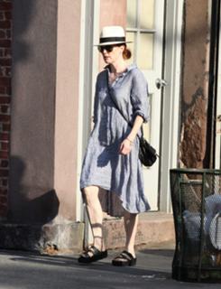 Julianne Moore feet photo thumbnail