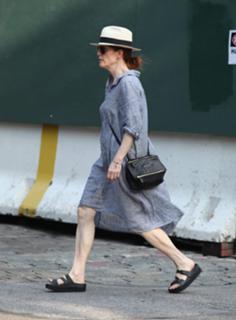 Julianne Moore feet photo thumbnail