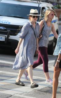 Julianne Moore feet photo thumbnail