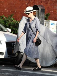 Julianne Moore feet photo thumbnail