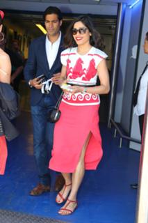 Freida Pinto feet photo thumbnail