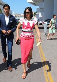 Freida Pinto feet photo thumbnail