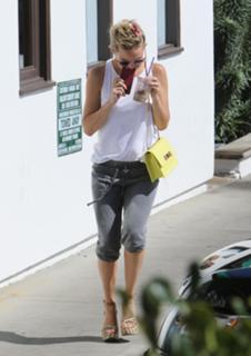 Kate Hudson feet photo thumbnail