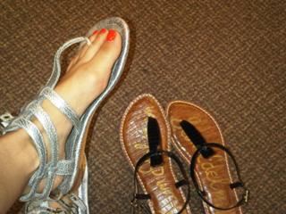 Danica Patrick feet photo thumbnail