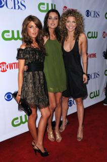 Shenae Grimes-Beech feet photo thumbnail