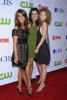 Shenae Grimes-Beech feet photo thumbnail